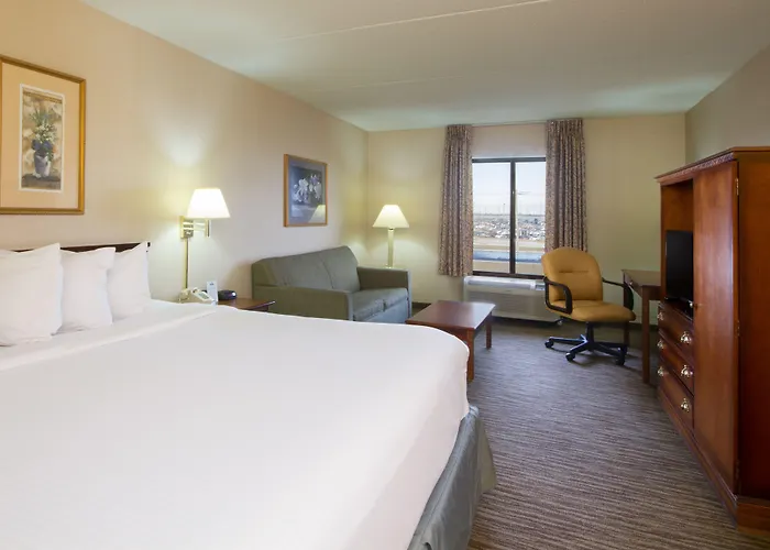 Hotels with pool Comfort Inn & Suites Buffalo Airport
