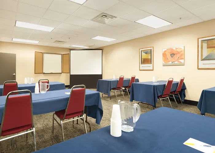 Hotels with pool Comfort Inn & Suites Buffalo Airport
